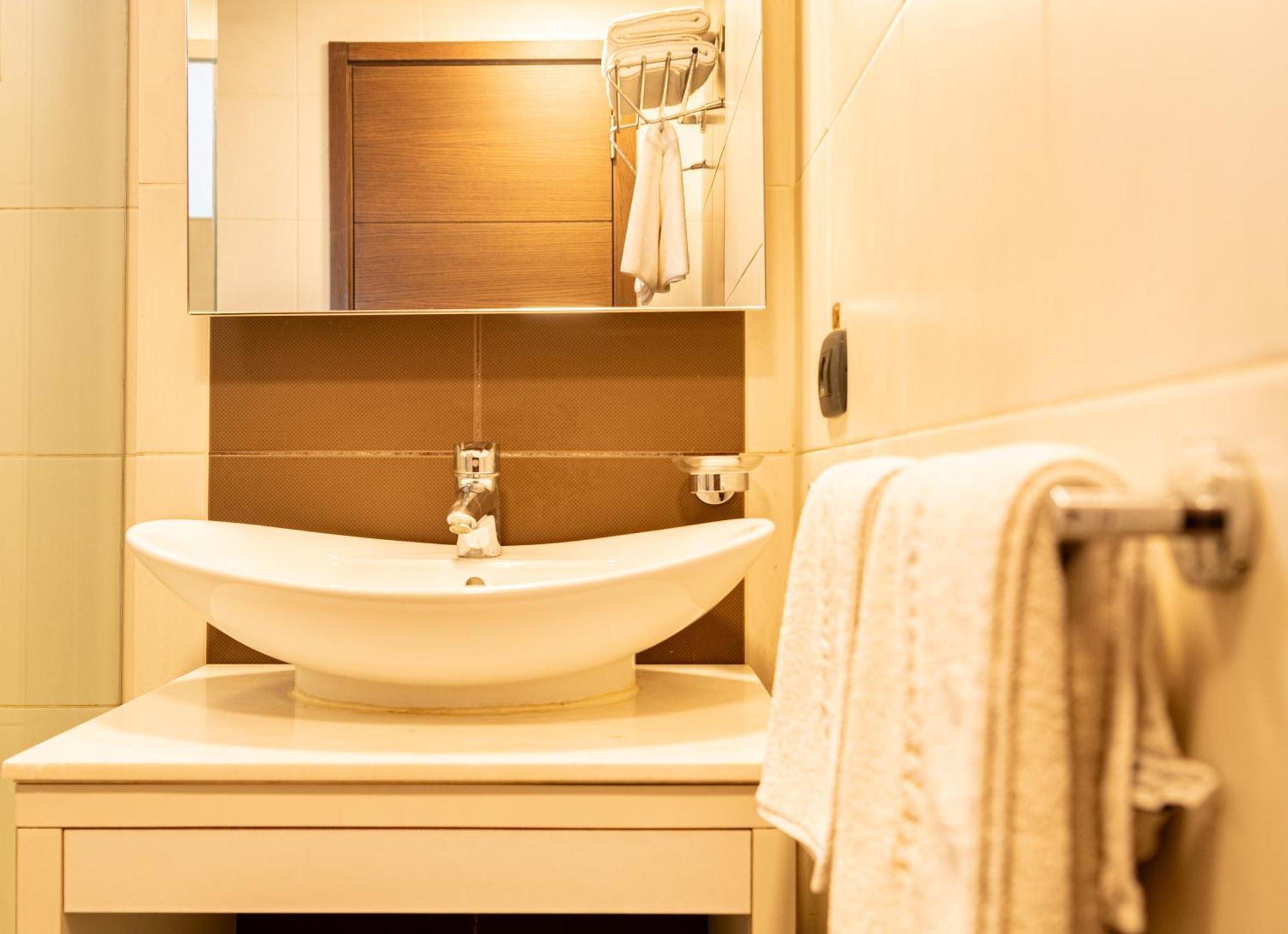 Britannia Suites Beirut Ngoại thất bức ảnh